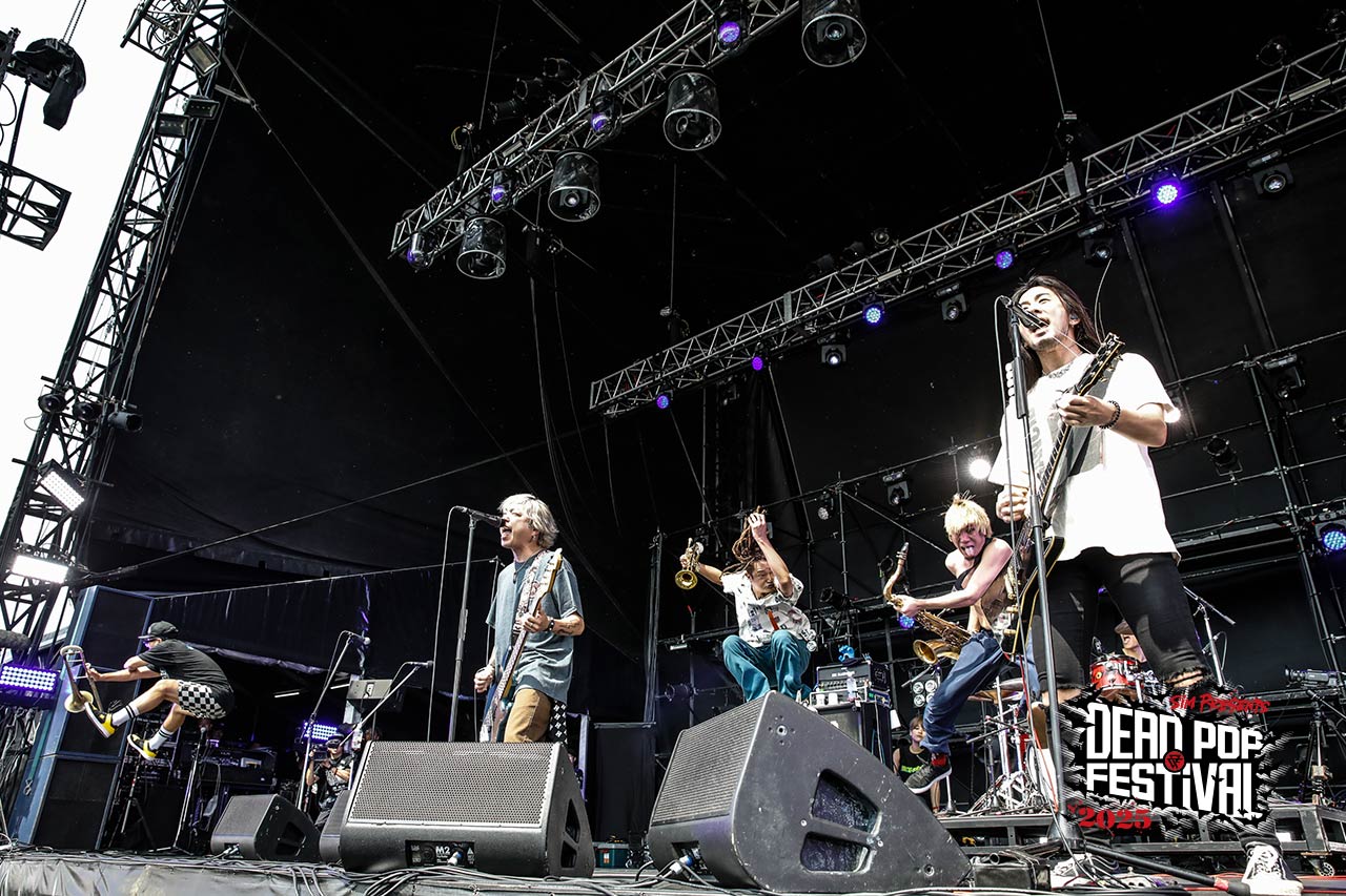 HEY-SMITH、当たり前じゃない信頼のもとに作った夏の思い出 | DEAD POP